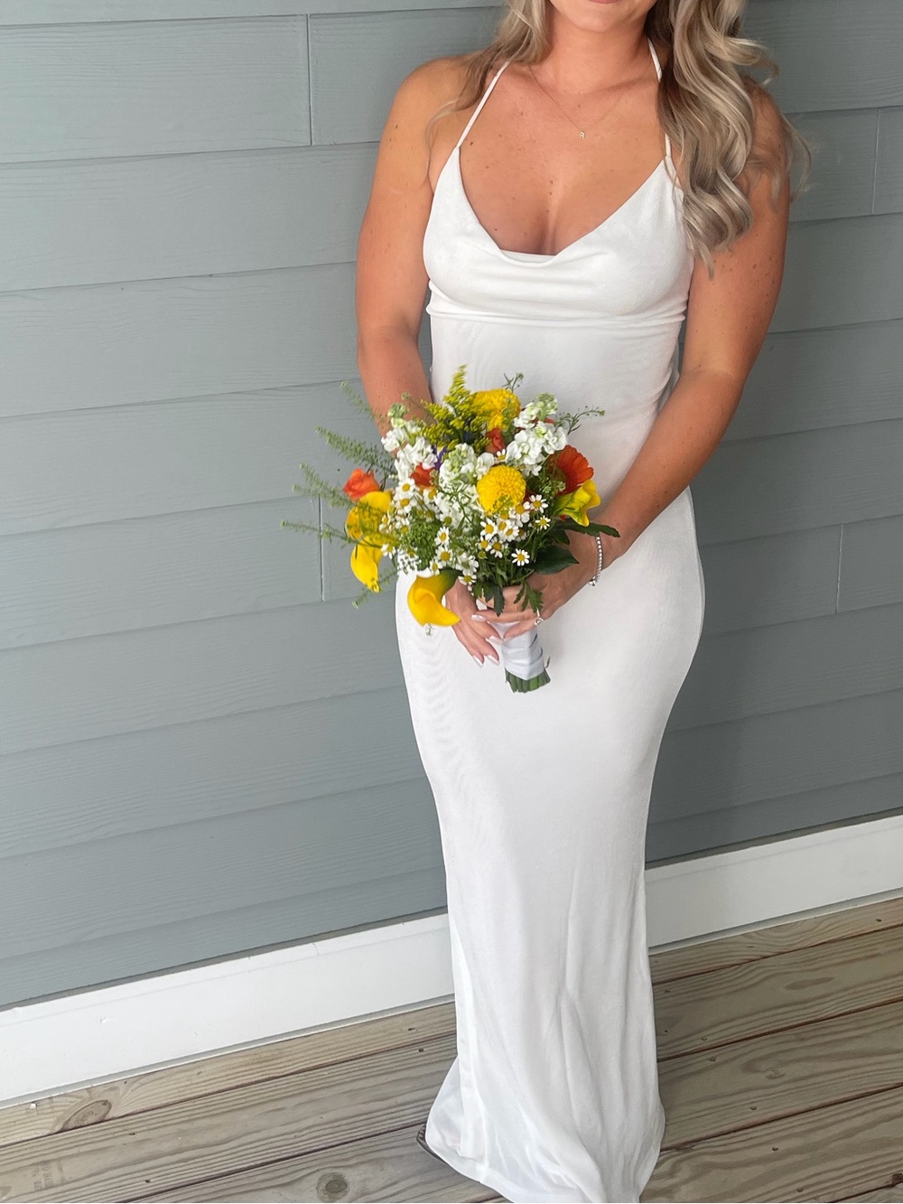 Elegant White Maxi Dress with Sleek Silhouette